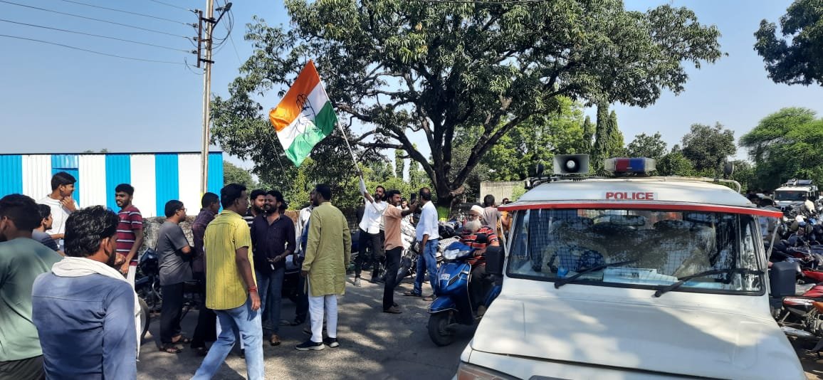 रतलाम: सैलाना नगर परिषद पर एक बार फिर कांग्रेस का कब्जा, 09 वार्डो में कांग्रेस, 4 पर भाजपा और 2 पर निर्दलीय उम्मीदवारों ने लहराया जीत का परचम, वर्तमान अध्यक्ष चुनाव हारी, जानिए किस वार्ड में कौन जीता रतलाम: सैलाना नगर परिषद पर एक बार फिर कांग्रेस का कब्जा, 09 वार्डो में कांग्रेस, 4 पर भाजपा और 2 पर निर्दलीय उम्मीदवारों ने लहराया जीत का परचम, वर्तमान अध्यक्ष चुनाव हारी, जानिए किस वार्ड में कौन जीता