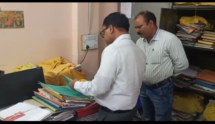 रतलाम: नियम विरुद्ध कॉलोनी ले-आउट को अनुमोदन देने पर कलेक्टर ने टीएनसीपी अधिकारी तथा उपयंत्री को शोकॉज नोटिस जारी किए,नगर निगम द्वारा जारी विकास अनुमति भी निरस्त करने के निर्देश रतलाम: नियम विरुद्ध कॉलोनी ले-आउट को अनुमोदन देने पर कलेक्टर ने टीएनसीपी अधिकारी तथा उपयंत्री को शोकॉज नोटिस जारी किए,नगर निगम द्वारा जारी विकास अनुमति भी निरस्त करने के निर्देश