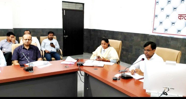 रतलाम: कलेक्टर की सख्ती-काम नहीं करने पर नामली सीएमओ को निलंबित करने के निर्देश, चार CMO का कटेगा 10 दिन का वेतन रतलाम: कलेक्टर की सख्ती-काम नहीं करने पर नामली सीएमओ को निलंबित करने के निर्देश, चार CMO का कटेगा 10 दिन का वेतन
