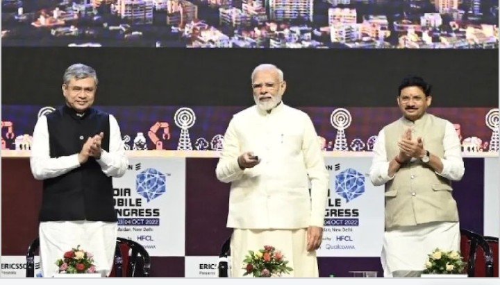 देश में 5G सेवा लांच: डाटा-तकनीक के नए युग का आगाज, जल्द आम लोगों के हाथ में होगा तेज इंटरनेट,4G से दस गुना ज्यादा स्पीड मिलेगी,देश के 13 शहरों में आज से ही 5जी सेवा शुरू देश में 5G सेवा लांच: डाटा-तकनीक के नए युग का आगाज, जल्द आम लोगों के हाथ में होगा तेज इंटरनेट,4G से दस गुना ज्यादा स्पीड मिलेगी,देश के 13 शहरों में आज से ही 5जी सेवा शुरू