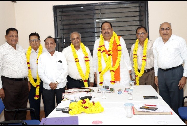 रतलाम: लॉ कॉलेज में विधायक काश्यप पुनः अध्यक्ष व डॉ. वाते सचिव बने रतलाम: लॉ कॉलेज में विधायक काश्यप पुनः अध्यक्ष व डॉ. वाते सचिव बने
