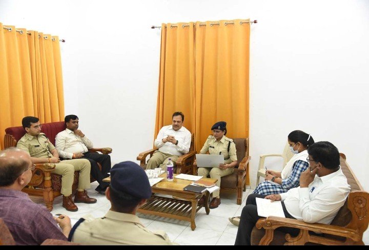 रतलाम: केंद्र सरकार के संयुक्त सचिव आए रतलाम, अधिकारियों के साथ की बैठक, जानिए रतलाम को लेकर ली किस तरह की जानकारियां रतलाम: केंद्र सरकार के संयुक्त सचिव आए रतलाम, अधिकारियों के साथ की बैठक, जानिए रतलाम को लेकर ली किस तरह की जानकारियां