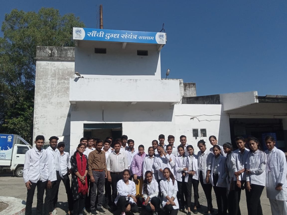 रतलाम: राॅयल काॅलेज के विद्यार्थियों का सांची दुध संघ में इंडस्ट्रीयल विजिट रतलाम: राॅयल काॅलेज के विद्यार्थियों का सांची दुध संघ में इंडस्ट्रीयल विजिट