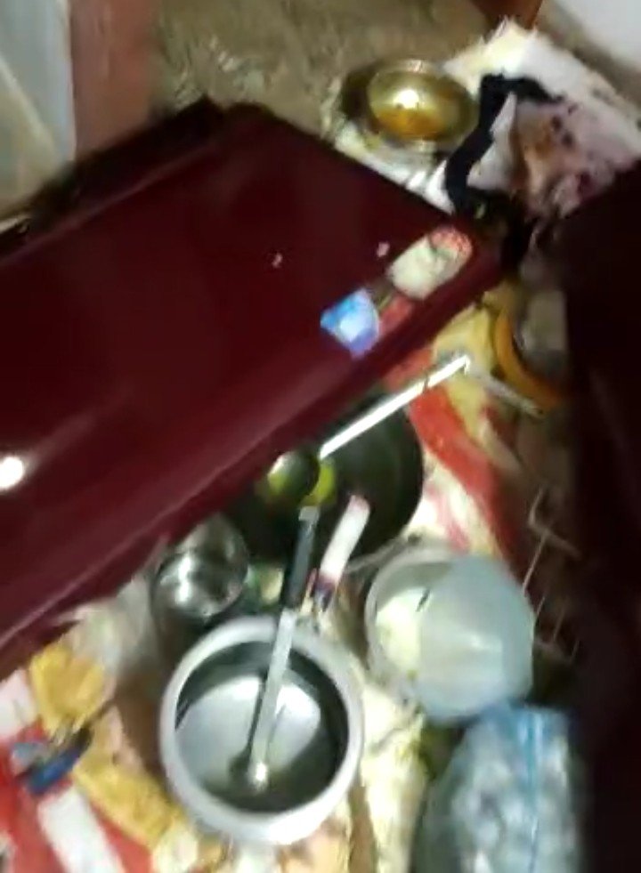 रतलाम: पड़ोसी को शोर करने से माना किया तो घर में घुसे और जमकर की तोड़फोड़, परिवारजनों ने पड़ोसी के यहां छुपकर बचाई जान रतलाम: पड़ोसी को शोर करने से माना किया तो घर में घुसे और जमकर की तोड़फोड़, परिवारजनों ने पड़ोसी के यहां छुपकर बचाई जान