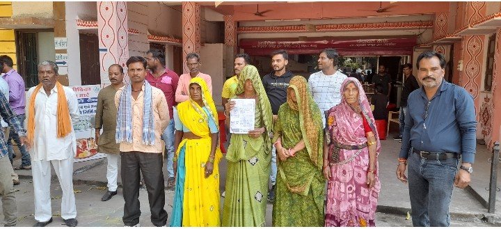 रतलाम: सरपंच ,उपसरपंच और पंचों ने दी चेतावनी,….. नहीं तो सौंप देंगे सामूहिक त्यागपत्र रतलाम: सरपंच ,उपसरपंच और पंचों ने दी चेतावनी,….. नहीं तो सौंप देंगे सामूहिक त्यागपत्र