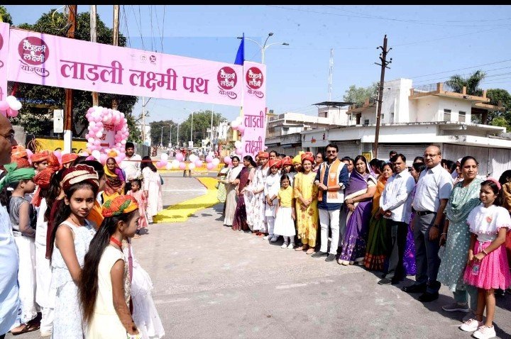 रतलाम का लोकेंद्र भवन रोड अब कहलाएगा लाडली लक्ष्मी पथ, हनुमान ताल वाटिका बनी लाडली लक्ष्मी वाटिका रतलाम का लोकेंद्र भवन रोड अब कहलाएगा लाडली लक्ष्मी पथ, हनुमान ताल वाटिका बनी लाडली लक्ष्मी वाटिका