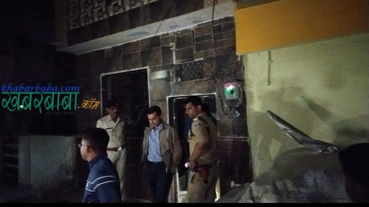 रतलाम: घर में मिली लाश, हत्या की आशंका, एसपी अभिषेक तिवारी भी मौके पर पहुंचे, खुलासे के लिए बनाई गई चार टीमें रतलाम: घर में मिली लाश, हत्या की आशंका, एसपी अभिषेक तिवारी भी मौके पर पहुंचे, खुलासे के लिए बनाई गई चार टीमें