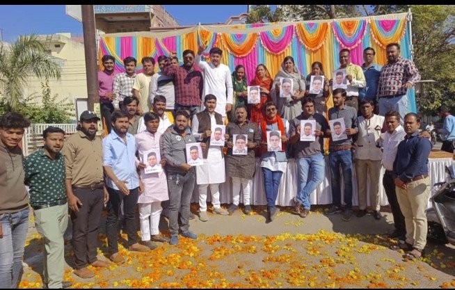 रतलाम: राहुल गांधी के वीर सावरकर पर विवादित बयान को लेकर भाजयुमो ने किया विरोध प्रदर्शन रतलाम: राहुल गांधी के वीर सावरकर पर विवादित बयान को लेकर भाजयुमो ने किया विरोध प्रदर्शन