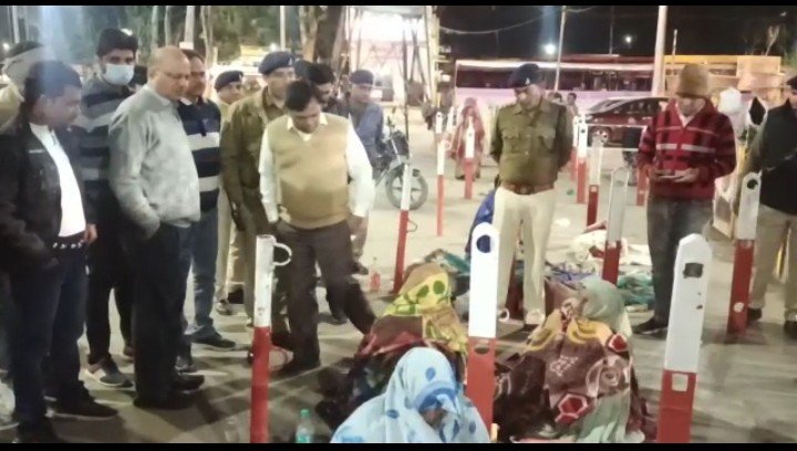 रतलाम: जानिए आखिर क्यों आधी रात को पुलिस और निगम अमले के साथ शहर की सड़कों पर निकले कलेक्टर रतलाम: जानिए आखिर क्यों आधी रात को पुलिस और निगम अमले के साथ शहर की सड़कों पर निकले कलेक्टर