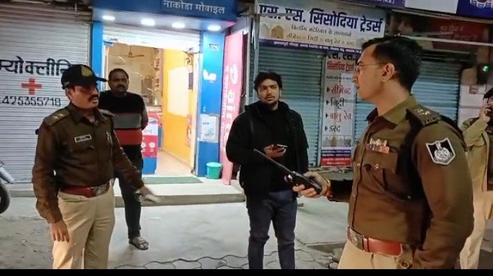 रतलाम: थर्टी फर्स्ट का जश्न रात को,-एसपी अभिषेक तिवारी ने खुद मोर्चा संभाला,हुड़दंग करने वालों पर रहेगी पुलिस की सख्ती रतलाम: थर्टी फर्स्ट का जश्न रात को,-एसपी अभिषेक तिवारी ने खुद मोर्चा संभाला,हुड़दंग करने वालों पर रहेगी पुलिस की सख्ती