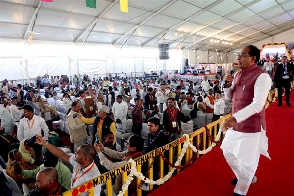 नगरीय निकायों के जन-प्रतिनिधियों के मानदेय और भत्ते होंगे दोगुना : मुख्यमंत्री श्री चौहान, उज्जैन सहित 14 नगरों में आकाशीय मार्ग के लिये बनेंगे रोप-वे,उज्जैन स्टेशन से आकाश मार्ग द्वारा महाकाल लोक तक पहुंचा जा सकेगा,मुख्यमंत्री ने नव-निर्वाचित जन-प्रतिनिधियों को कार्यशाला में दिये जन-कल्याण और विकास के टिप्स नगरीय निकायों के जन-प्रतिनिधियों के मानदेय और भत्ते होंगे दोगुना : मुख्यमंत्री श्री चौहान, उज्जैन सहित 14 नगरों में आकाशीय मार्ग के लिये बनेंगे रोप-वे,उज्जैन स्टेशन से आकाश मार्ग द्वारा महाकाल लोक तक पहुंचा जा सकेगा,मुख्यमंत्री ने नव-निर्वाचित जन-प्रतिनिधियों को कार्यशाला में दिये जन-कल्याण और विकास के टिप्स