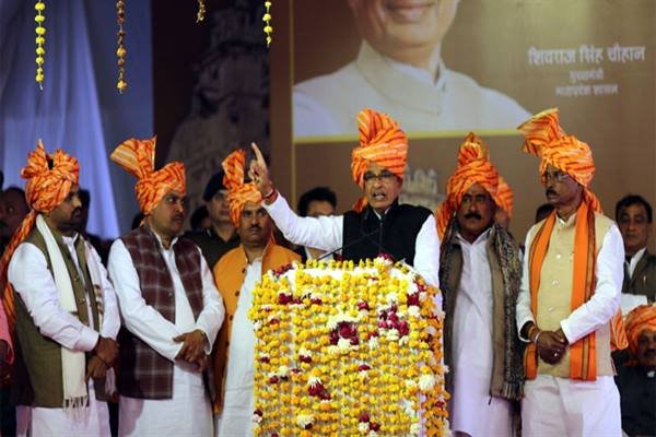 सीएम ने कहा लोकतंत्र में कोई शासक नहीं, सब जनता के सेवक,- गंभीर शिकायतों पर निवाड़ी कलेक्टर और तहसीलदार को हटाया सीएम ने कहा लोकतंत्र में कोई शासक नहीं, सब जनता के सेवक,- गंभीर शिकायतों पर निवाड़ी कलेक्टर और तहसीलदार को हटाया