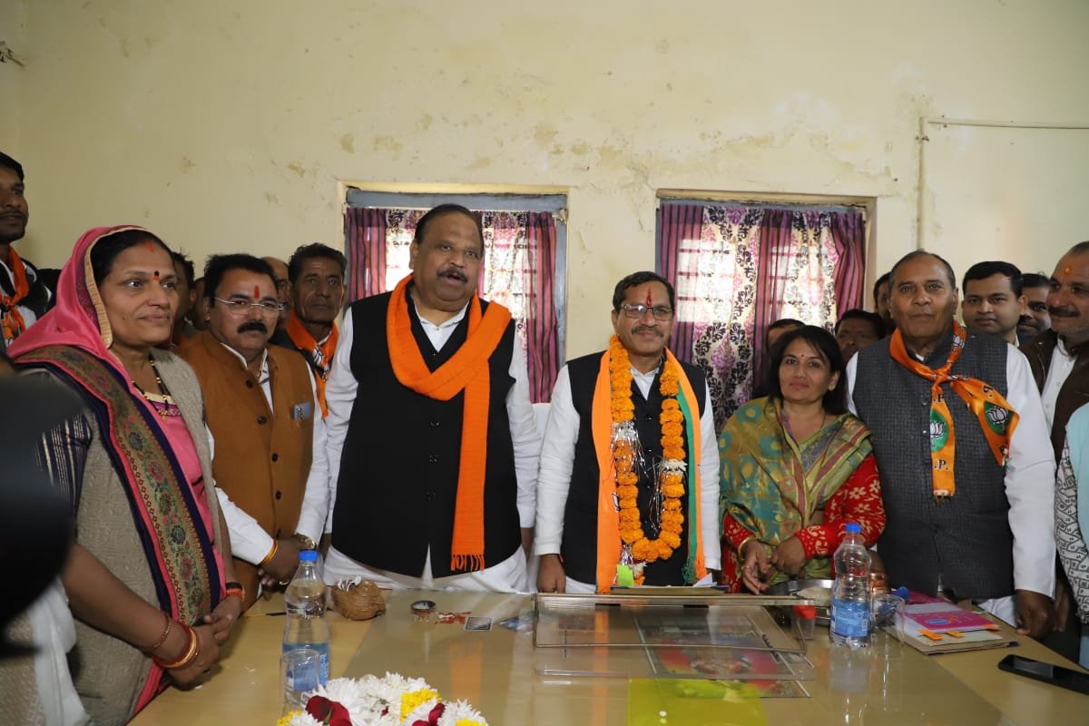 रतलाम: एकीकृत आदिवासी विकास परियोजना सलाहकार मंडल के अध्यक्ष विधायक दिलीप मकवाना ने सैलाना में कन्या पूजन कर पदभार ग्रहण किया,- अध्यक्ष पद संभालते ही परियोजना सैलाना में विद्युत विस्तार योजना अंतर्गत एक करोड़ 52 लाख रुपए के प्रस्ताव किए अनुमोदित रतलाम: एकीकृत आदिवासी विकास परियोजना सलाहकार मंडल के अध्यक्ष विधायक दिलीप मकवाना ने सैलाना में कन्या पूजन कर पदभार ग्रहण किया,- अध्यक्ष पद संभालते ही परियोजना सैलाना में विद्युत विस्तार योजना अंतर्गत एक करोड़ 52 लाख रुपए के प्रस्ताव किए अनुमोदित