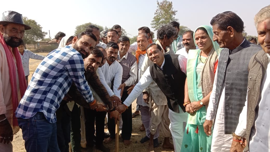 रतलाम:ग्राम तीतरी में गुर्जर समाज की धर्मशाला टीन शेड निर्माण का विधायक दिलीप मकवाना ने किया भूमिपूजन,- 5 लाख की लागत से होगा निर्माण रतलाम:ग्राम तीतरी में गुर्जर समाज की धर्मशाला टीन शेड निर्माण का विधायक दिलीप मकवाना ने किया भूमिपूजन,- 5 लाख की लागत से होगा निर्माण