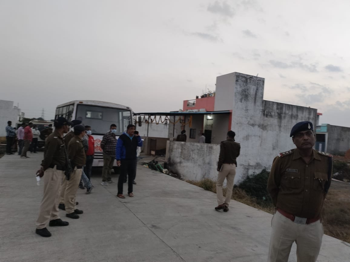 रतलाम: आखिर क्यों कर दी पत्नी और बच्चों की जघन्य हत्या?, पुलिस पूछताछ में सामने आएंगे कई सवालों के जवाब रतलाम: आखिर क्यों कर दी पत्नी और बच्चों की जघन्य हत्या?, पुलिस पूछताछ में सामने आएंगे कई सवालों के जवाब
