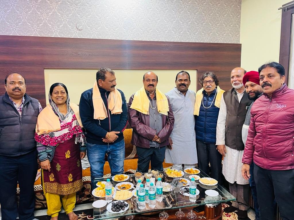 रतलाम: कांग्रेस नेता फैयाज मंसूरी एवं परिवार द्वारा नवनियुक्त कांग्रेस पदाधिकारियों का स्वागत रतलाम: कांग्रेस नेता फैयाज मंसूरी एवं परिवार द्वारा नवनियुक्त कांग्रेस पदाधिकारियों का स्वागत