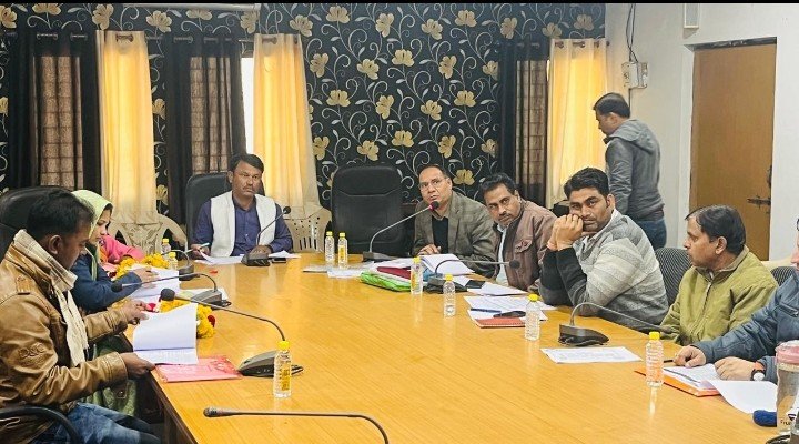 रतलाम: जनप्रतिधियो की सलाह नही लेने पर बैठक में नाराज हुए धाकड़ ,- जिला पचांयत की कृषि समिति की बैठक हुई रतलाम: जनप्रतिधियो की सलाह नही लेने पर बैठक में नाराज हुए धाकड़ ,- जिला पचांयत की कृषि समिति की बैठक हुई