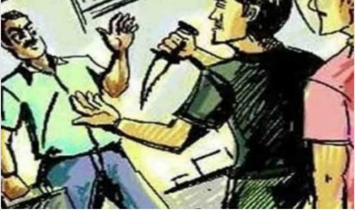 रतलाम में बदमाशों के हौसले क्यों हो रहे इतने बुलंद! औद्योगिक थाना क्षेत्र में दुकान में घुसकर दादागिरी कर दूध लिया और दुकानदार को चाकू मारकर घायल किया। कुछ दिनों पूर्व चाकू दिखाकर पेट्रोल भरवाने का मामला आया था सामने रतलाम में बदमाशों के हौसले क्यों हो रहे इतने बुलंद! औद्योगिक थाना क्षेत्र में दुकान में घुसकर दादागिरी कर दूध लिया और दुकानदार को चाकू मारकर घायल किया। कुछ दिनों पूर्व चाकू दिखाकर पेट्रोल भरवाने का मामला आया था सामने