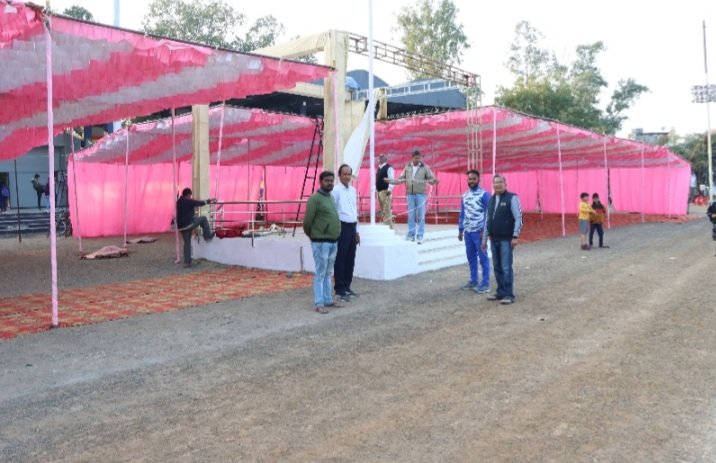 रतलाम: खेलों के महाकुंभ खेल चेतना मेला की तैयारियां पूर्ण, मैदान हुए तैयार- खिलाड़ी मैदान पर अभ्यास कर बहा रहे पसीना, स्पर्धा को लेकर छाया उल्लास रतलाम: खेलों के महाकुंभ खेल चेतना मेला की तैयारियां पूर्ण, मैदान हुए तैयार- खिलाड़ी मैदान पर अभ्यास कर बहा रहे पसीना, स्पर्धा को लेकर छाया उल्लास