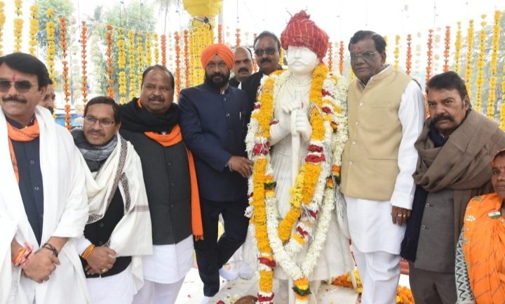 रतलाम में झलकता है अपनापन, देश ही नहीं दुनिया में जाना जाएगा – मंत्री हरदीपसिंह डंग, मालवा का व्यवसायिक हब बनेगा रतलाम – विधायक चेतन्य काश्यप,महाराजा श्री रतनसिंह जी की प्रतिमा पर माल्यार्पण कर मनाया बसंत पंचमी स्थापना दिवस रतलाम में झलकता है अपनापन, देश ही नहीं दुनिया में जाना जाएगा – मंत्री हरदीपसिंह डंग, मालवा का व्यवसायिक हब बनेगा रतलाम – विधायक चेतन्य काश्यप,महाराजा श्री रतनसिंह जी की प्रतिमा पर माल्यार्पण कर मनाया बसंत पंचमी स्थापना दिवस