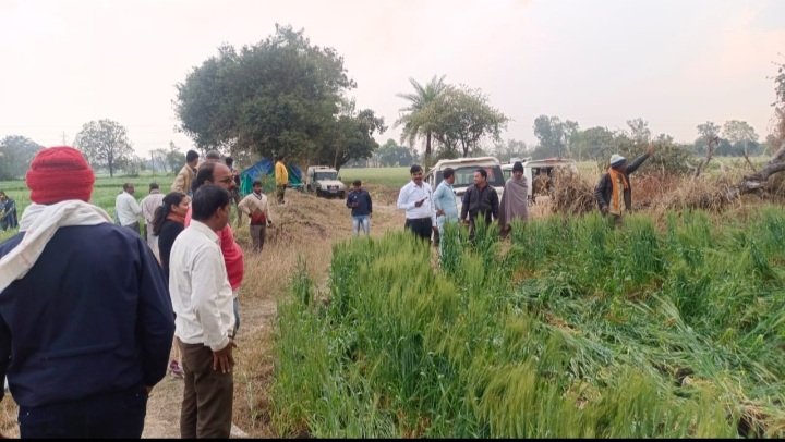 रतलाम: दिवेल और चिकलाना में उपद्रवियों के खिलाफ पुलिस और प्रशासन की कार्रवाई,अवैध निर्माण तोड़े,अवैध कब्जे भी हटाए रतलाम: दिवेल और चिकलाना में उपद्रवियों के खिलाफ पुलिस और प्रशासन की कार्रवाई,अवैध निर्माण तोड़े,अवैध कब्जे भी हटाए