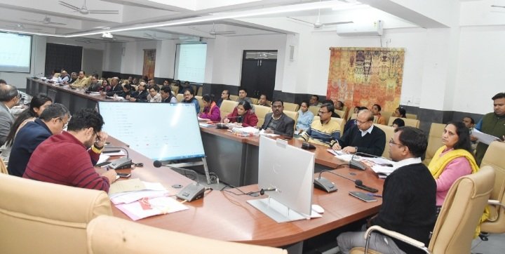 रतलाम: यदि किसी पात्र हितग्राही को पट्टा नहीं मिला तो तहसीलदार या नायब तहसीलदार होंगे सस्पेंड,मुख्यमंत्री आवासीय भू अधिकार योजना की समीक्षा में कलेक्टर ने दिए निर्देश रतलाम: यदि किसी पात्र हितग्राही को पट्टा नहीं मिला तो तहसीलदार या नायब तहसीलदार होंगे सस्पेंड,मुख्यमंत्री आवासीय भू अधिकार योजना की समीक्षा में कलेक्टर ने दिए निर्देश