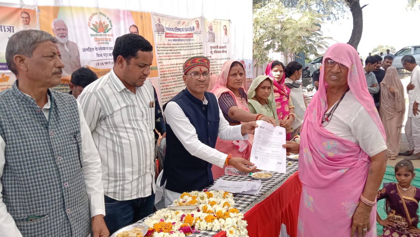 रतलाम: सौगातों की विकास यात्रा में विधायक दिलीप मकवाना ने 8़9 लाख के कार्यों का किया भूमि पूजन रतलाम: सौगातों की विकास यात्रा में विधायक दिलीप मकवाना ने 8़9 लाख के कार्यों का किया भूमि पूजन