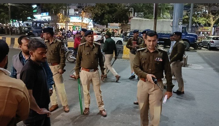 लगातार जारी रहेगा रतलाम पुलिस का चेकिंग अभियान, 60 लोगों पर हुई प्रतिबंधात्मक कार्रवाई, नाबालिग के वाहन चलाते मिलने पर अभिभावकों और वाहन मालिक पर भी होगी कार्रवाई लगातार जारी रहेगा रतलाम पुलिस का चेकिंग अभियान, 60 लोगों पर हुई प्रतिबंधात्मक कार्रवाई, नाबालिग के वाहन चलाते मिलने पर अभिभावकों और वाहन मालिक पर भी होगी कार्रवाई