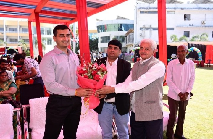 रतलाम: बच्चों की सफलता पर सबसे ज्यादा खुशी माता-पिता और शिक्षक को होती है: एसपी अभिषेक तिवारी, जोरदार प्रस्तुतियों, पुरस्कार वितरण,फन-फेयर एवं मस्ती के साथ हुआ बेलामेंटे प्री-स्कूल का ‘विंटर फेस्ट’ रतलाम: बच्चों की सफलता पर सबसे ज्यादा खुशी माता-पिता और शिक्षक को होती है: एसपी अभिषेक तिवारी, जोरदार प्रस्तुतियों, पुरस्कार वितरण,फन-फेयर एवं मस्ती के साथ हुआ बेलामेंटे प्री-स्कूल का ‘विंटर फेस्ट’