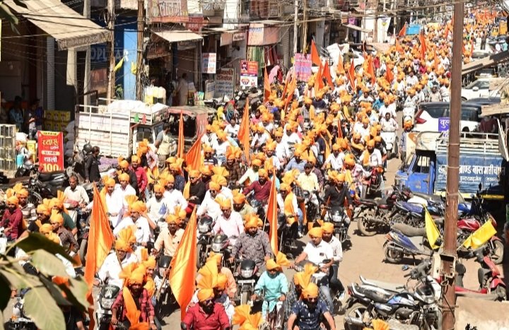 रतलाम: महाशिवरात्रि के उपलक्ष्य में हर हर महादेव के जयकारे के साथ निकली साफा रैली रतलाम: महाशिवरात्रि के उपलक्ष्य में हर हर महादेव के जयकारे के साथ निकली साफा रैली