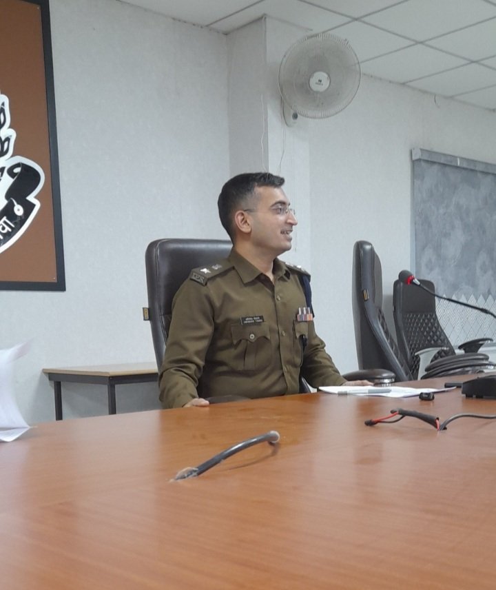 रतलाम: पुलिस के वाहन को टक्कर मारकर भागने के मामले का खुलासा, चार आरोपी गिरफ्तार, 7 और आरोपी की गिरफ्तारी शेष रतलाम: पुलिस के वाहन को टक्कर मारकर भागने के मामले का खुलासा, चार आरोपी गिरफ्तार, 7 और आरोपी की गिरफ्तारी शेष