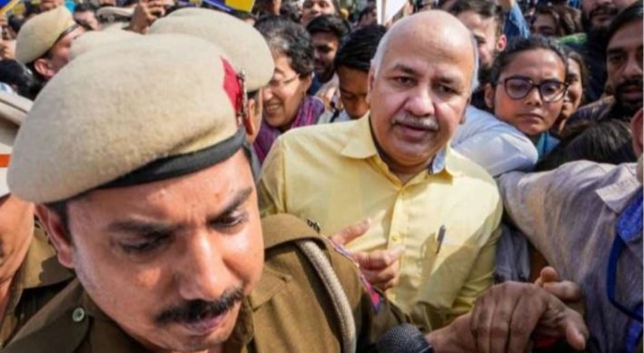 Delhi Excise Policy Case:8 घंटे की पूछताछ के बाद दिल्ली के डिप्टी सीएम मनीष सिसोदिया गिरफ्तार Delhi Excise Policy Case:8 घंटे की पूछताछ के बाद दिल्ली के डिप्टी सीएम मनीष सिसोदिया गिरफ्तार