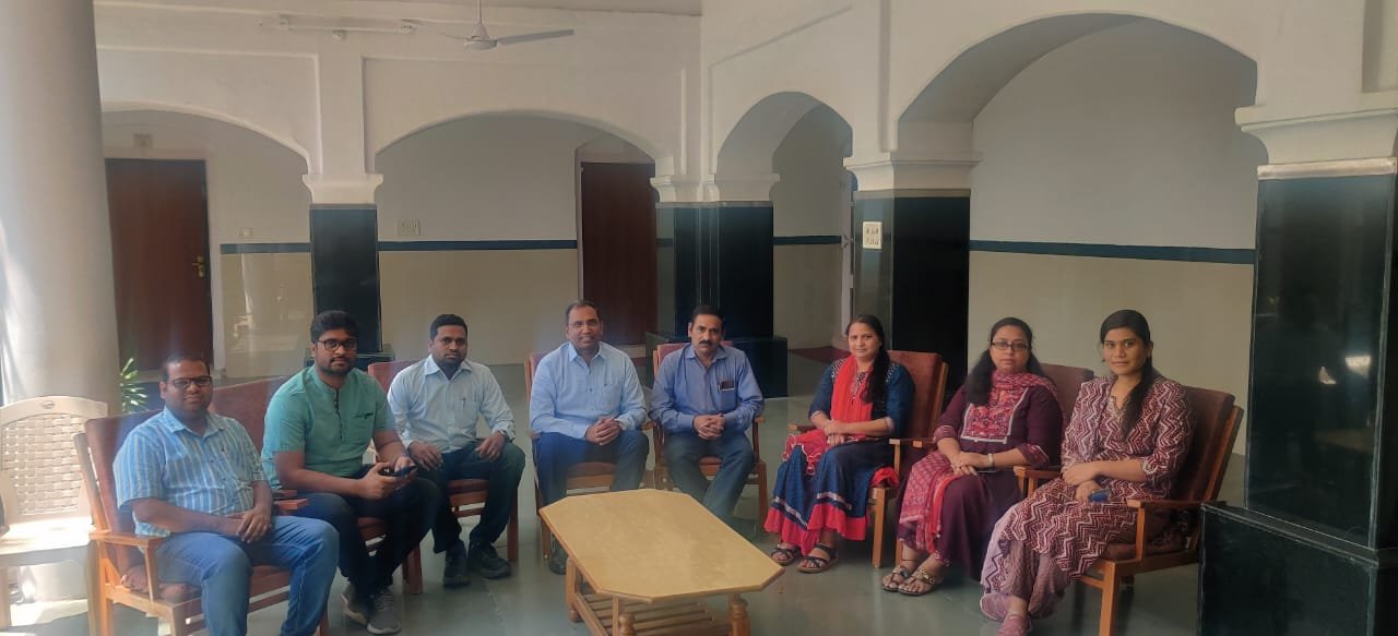 रतलाम: तहसीलदार, नायब तहसीलदार एवं भूअभिलेख अधिकारी उतरे सामूहिक अवकाश पर, प्रशासकीय व्हाट्सएप ग्रुप से भी हुए लेफ्ट, वाहन भी जमा कराए, जानिए क्या है मांगे रतलाम: तहसीलदार, नायब तहसीलदार एवं भूअभिलेख अधिकारी उतरे सामूहिक अवकाश पर, प्रशासकीय व्हाट्सएप ग्रुप से भी हुए लेफ्ट, वाहन भी जमा कराए, जानिए क्या है मांगे