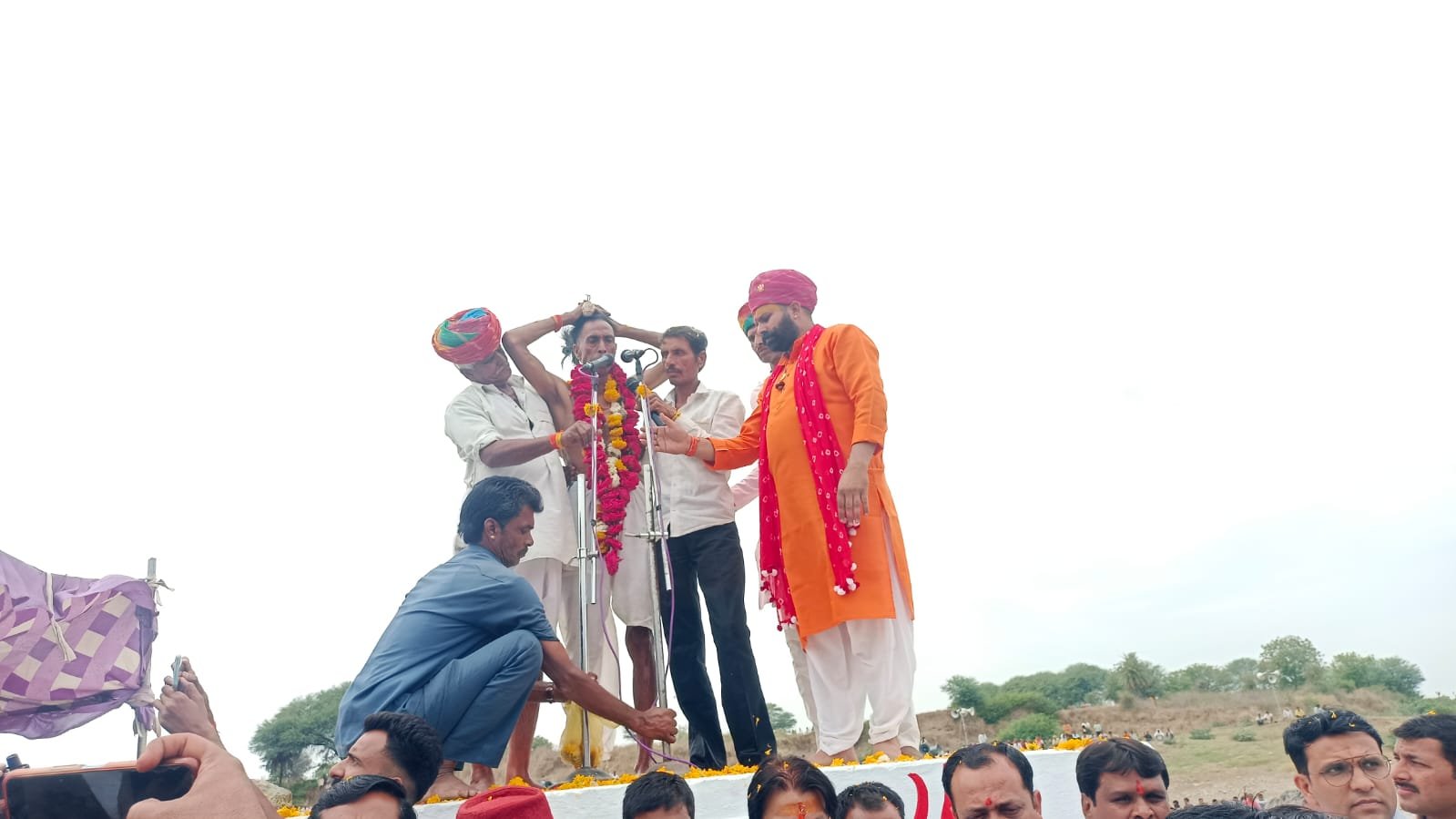 रतलाम: गोठड़ा माताजी की भविष्यवाणी: जानिए बारिश,बोवनी, फसल, आंधी तूफान और राजा को लेकर क्या हुई भविष्यवाणी रतलाम: गोठड़ा माताजी की भविष्यवाणी: जानिए बारिश,बोवनी, फसल, आंधी तूफान और राजा को लेकर क्या हुई भविष्यवाणी