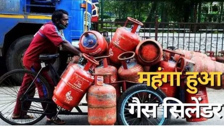 LPG Price Hike: मार्च की शुरुआत में ही होली के पहले आम जनता पर पड़ी महंगाई की मार, LPG की कीमतों में हुई इस साल की सबसे अधिक बढ़ोतरी LPG Price Hike: मार्च की शुरुआत में ही होली के पहले आम जनता पर पड़ी महंगाई की मार, LPG की कीमतों में हुई इस साल की सबसे अधिक बढ़ोतरी
