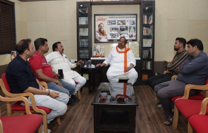 रतलाम:विधायक चेतन्य काश्यप के मार्गदर्शन में होगा विधायक क्रिकेट महोत्सव – 16 अप्रैल से 7 मई तक होगा आयोजन, लाखों रूपए की इनामी प्रतियोगिता में प्रत्येक टीम होगी पुरूस्कृत रतलाम:विधायक चेतन्य काश्यप के मार्गदर्शन में होगा विधायक क्रिकेट महोत्सव – 16 अप्रैल से 7 मई तक होगा आयोजन, लाखों रूपए की इनामी प्रतियोगिता में प्रत्येक टीम होगी पुरूस्कृत