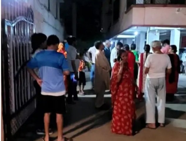 अफगानिस्तान से लेकर भारत तक भूकंप के तेज झटकों से हिली धरती, लोग घबराकर घरों से बाहर निकले अफगानिस्तान से लेकर भारत तक भूकंप के तेज झटकों से हिली धरती, लोग घबराकर घरों से बाहर निकले