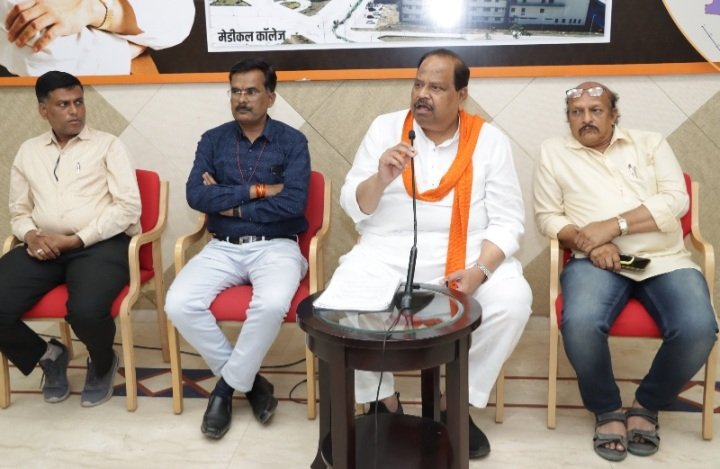 रतलाम: ‘तीन सालों में सभी मापदंडों पर खरी उतरी भाजपा की प्रदेश सरकार’ – विधायक चेतन्य काश्यप ने पत्रकारवार्ता में प्रमुख उपलब्धियों पर प्रकाश डाला रतलाम: ‘तीन सालों में सभी मापदंडों पर खरी उतरी भाजपा की प्रदेश सरकार’ – विधायक चेतन्य काश्यप ने पत्रकारवार्ता में प्रमुख उपलब्धियों पर प्रकाश डाला