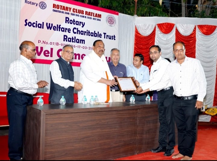 रतलाम: सामाजिक कार्यों में जनभागीदारी आवश्यक – विधायक चेतन्य काश्यप- रोटरी कार्डियक एंबुलेंस के लिए पोर्टेबल वेंटीलेटर एवं चिकित्सकीय उपकरण प्रदान किए रतलाम: सामाजिक कार्यों में जनभागीदारी आवश्यक – विधायक चेतन्य काश्यप- रोटरी कार्डियक एंबुलेंस के लिए पोर्टेबल वेंटीलेटर एवं चिकित्सकीय उपकरण प्रदान किए