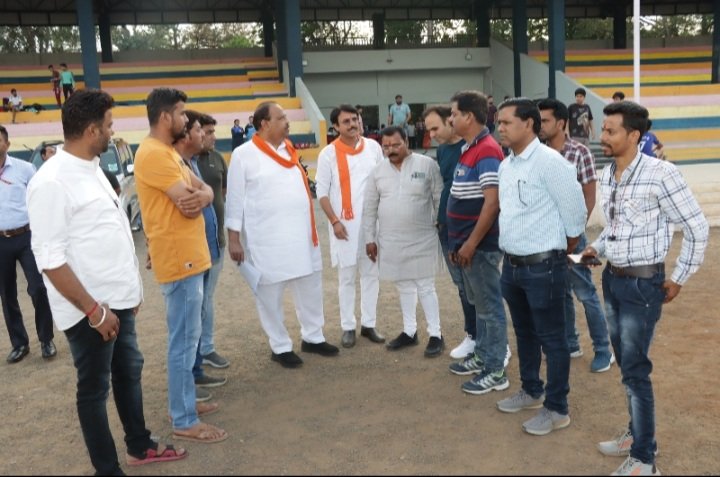 विधायक क्रिकेट महोत्सव -विधायक चेतन्य काश्यप ने नेहरू स्टेडियम में लिया तैयारियों का जायजा- 30 मार्च को दोपहर 3 बजे से शुरू होगा फार्म वितरण, 3 अप्रैल तक होंगे जमा- 16 अप्रैल से होगी शुरूआत, लाखों रूपए की इनामी प्रतियोगिता में प्रत्येक टीम होगी पुरूस्कृत विधायक क्रिकेट महोत्सव -विधायक चेतन्य काश्यप ने नेहरू स्टेडियम में लिया तैयारियों का जायजा- 30 मार्च को दोपहर 3 बजे से शुरू होगा फार्म वितरण, 3 अप्रैल तक होंगे जमा- 16 अप्रैल से होगी शुरूआत, लाखों रूपए की इनामी प्रतियोगिता में प्रत्येक टीम होगी पुरूस्कृत