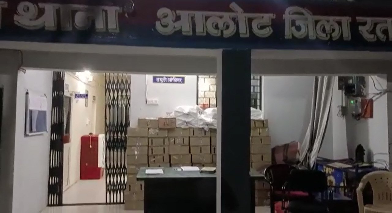 रतलाम: पुलिस को मिली सफलता, ड्राई डे पर पकड़ी भारी मात्रा में अवैध शराब रतलाम: पुलिस को मिली सफलता, ड्राई डे पर पकड़ी भारी मात्रा में अवैध शराब