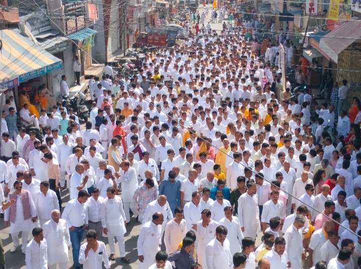 रतलाम: उत्साह और उमंग के साथ मनाया गया भगवान महावीर स्वामी का जन्म कल्याणक, चल समारोह निकला, ‘त्रिशला नंदन वीर की, जय बोलो महावीर की’ जयकारे गुंजे रतलाम: उत्साह और उमंग के साथ मनाया गया भगवान महावीर स्वामी का जन्म कल्याणक, चल समारोह निकला, ‘त्रिशला नंदन वीर की, जय बोलो महावीर की’ जयकारे गुंजे