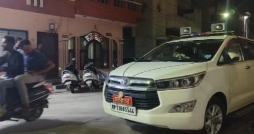 रतलाम: सीएम के दौरे के पहले पूर्व गृह मंत्री हिम्मत कोठारी के घर पहुंचे कलेक्टर नरेंद्र सूर्यवंशी, नाराजगी दूर करने का प्रयास रतलाम: सीएम के दौरे के पहले पूर्व गृह मंत्री हिम्मत कोठारी के घर पहुंचे कलेक्टर नरेंद्र सूर्यवंशी, नाराजगी दूर करने का प्रयास