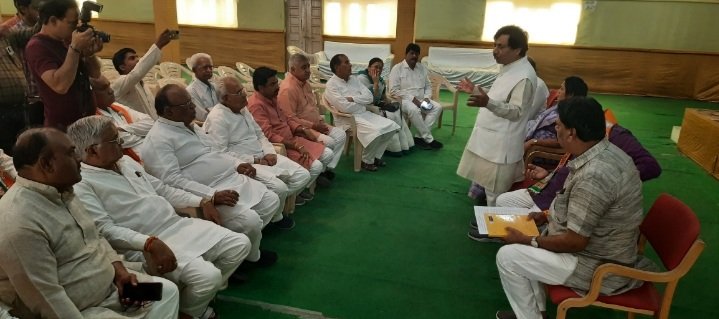 संसदीय बोर्ड सदस्य डॉ. जटिया रतलाम में वरिष्ठजनों से किया संवाद,कहा-पार्टी का हित सबके लिए है सर्वोपरी संसदीय बोर्ड सदस्य डॉ. जटिया रतलाम में वरिष्ठजनों से किया संवाद,कहा-पार्टी का हित सबके लिए है सर्वोपरी
