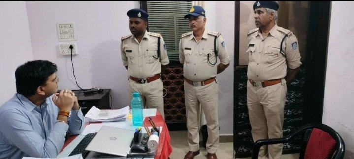 रतलाम: अचानक बिलपांक थाने पहुंचे एसपी सिद्धार्थ बहुगुणा, दिए यह निर्देश रतलाम: अचानक बिलपांक थाने पहुंचे एसपी सिद्धार्थ बहुगुणा, दिए यह निर्देश