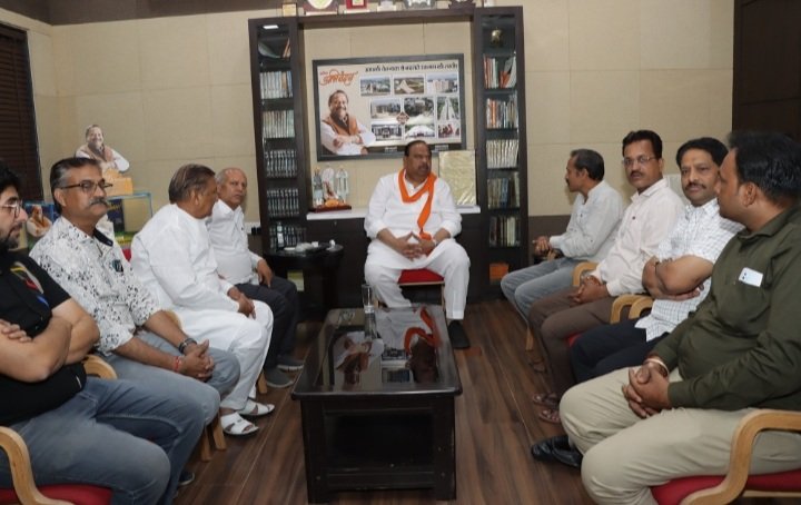 रतलाम: साड़ी कॉम्प्लेक्स को लेकर विधायक चेतन्य काश्यप से मिले व्यवसायी,- शहर में तीन से चार स्थानों को देख उपयुक्त स्थान तय कर कॉम्प्लेक्स निर्माण को लेकर हुई विस्तृत चर्चा रतलाम: साड़ी कॉम्प्लेक्स को लेकर विधायक चेतन्य काश्यप से मिले व्यवसायी,- शहर में तीन से चार स्थानों को देख उपयुक्त स्थान तय कर कॉम्प्लेक्स निर्माण को लेकर हुई विस्तृत चर्चा