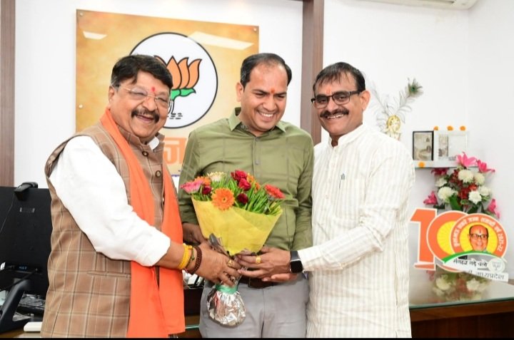 रतलाम: भोपाल पहुंचे नवनियुक्त आरडीए अध्यक्ष अशोक पोरवाल, भाजपा के राष्ट्रीय महासचिव कैलाश विजयवर्गीय और प्रदेश अध्यक्ष वी.डी. शर्मा से की मुलाकात रतलाम: भोपाल पहुंचे नवनियुक्त आरडीए अध्यक्ष अशोक पोरवाल, भाजपा के राष्ट्रीय महासचिव कैलाश विजयवर्गीय और प्रदेश अध्यक्ष वी.डी. शर्मा से की मुलाकात