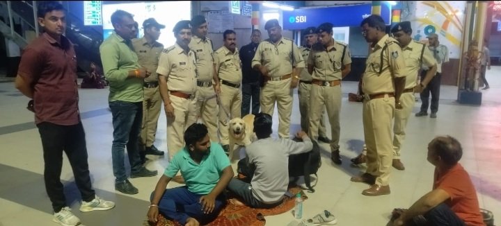 रतलाम: आगामी त्योंहार एवं कानून व्यवस्था को देखते हुए स्टेशन रोड थाना पुलिस और जीआरपी ने चलाया संयुक्त चेकिंग अभियान रतलाम: आगामी त्योंहार एवं कानून व्यवस्था को देखते हुए स्टेशन रोड थाना पुलिस और जीआरपी ने चलाया संयुक्त चेकिंग अभियान