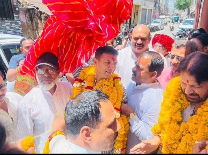 रतलाम: कांग्रेस नेता फैय्याज मंसूरी ने किया विधायकों का स्वागत, दिया रतलाम आने का न्योता रतलाम: कांग्रेस नेता फैय्याज मंसूरी ने किया विधायकों का स्वागत, दिया रतलाम आने का न्योता
