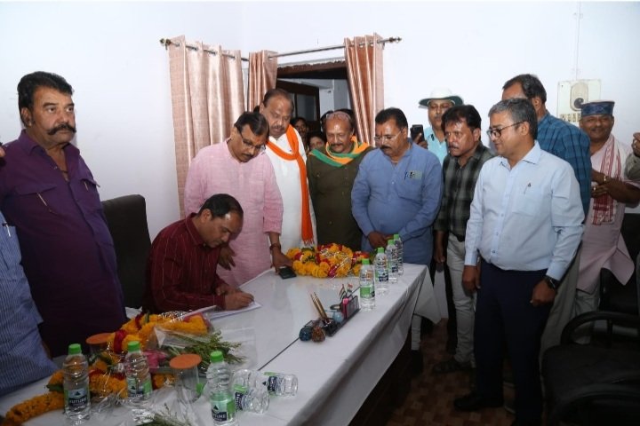 रतलाम: नवनियुक्त आरडीए अध्यक्ष अशोक पोरवाल ने किया पदभार ग्रहण, शहर में निकली वाहन रैली रतलाम: नवनियुक्त आरडीए अध्यक्ष अशोक पोरवाल ने किया पदभार ग्रहण, शहर में निकली वाहन रैली